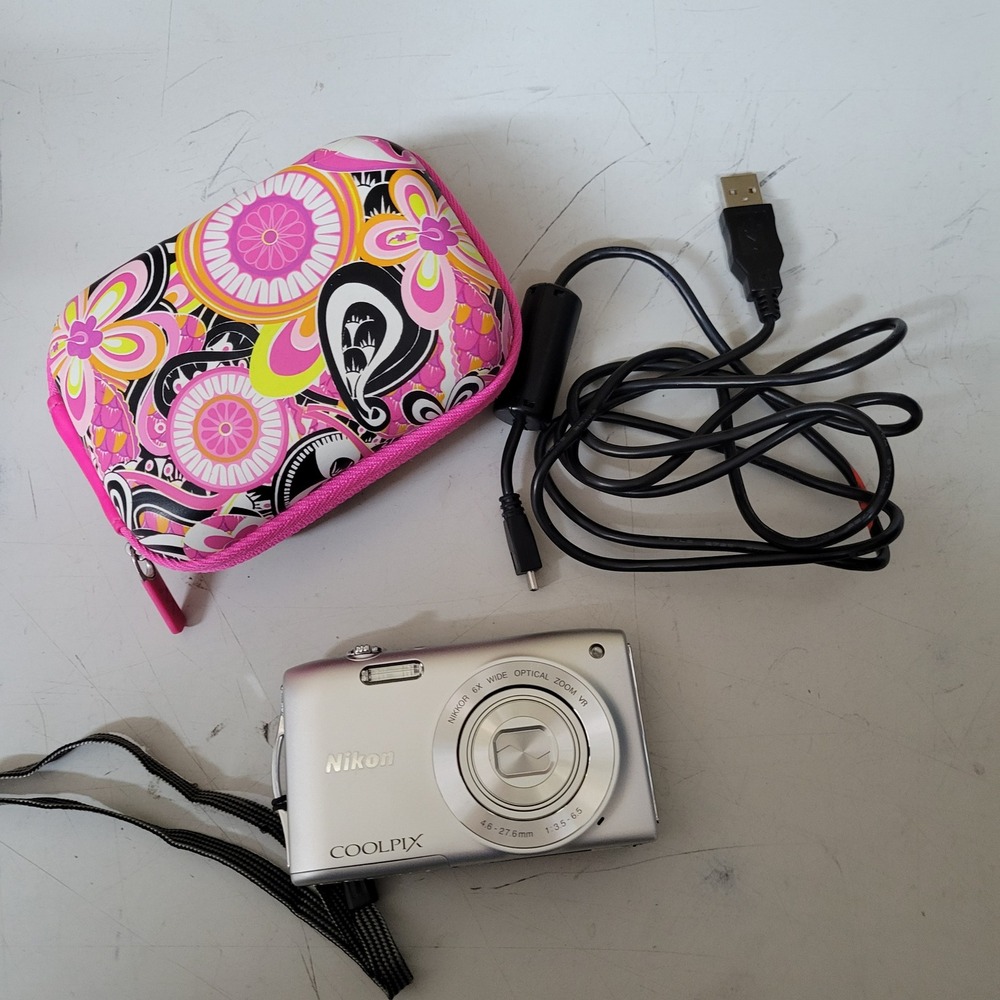 Nikon Coolpix S3300 Silver Digital Camera 6x Wide Optical Zoom VR Bundle Case